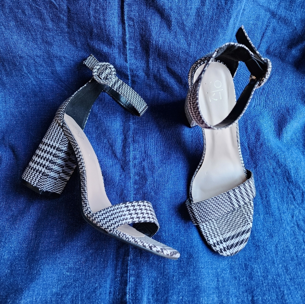 Yoki Houndstooth Heels